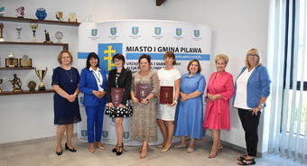 Wręczenie aktów mianowania nauczycielom szkół